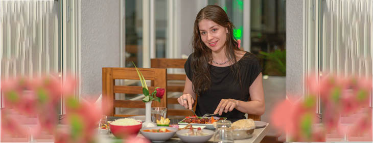 Best Romantic Dinner Destinations for Couples in Munnar